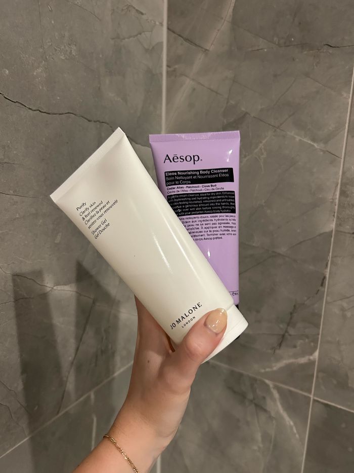 Junior beauty editor Grace Lindsay testing the best body washes