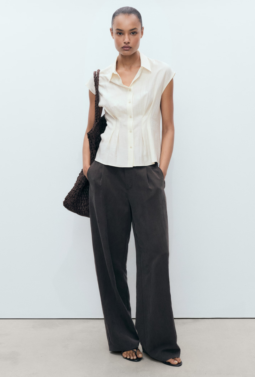 An image of a waisted top.