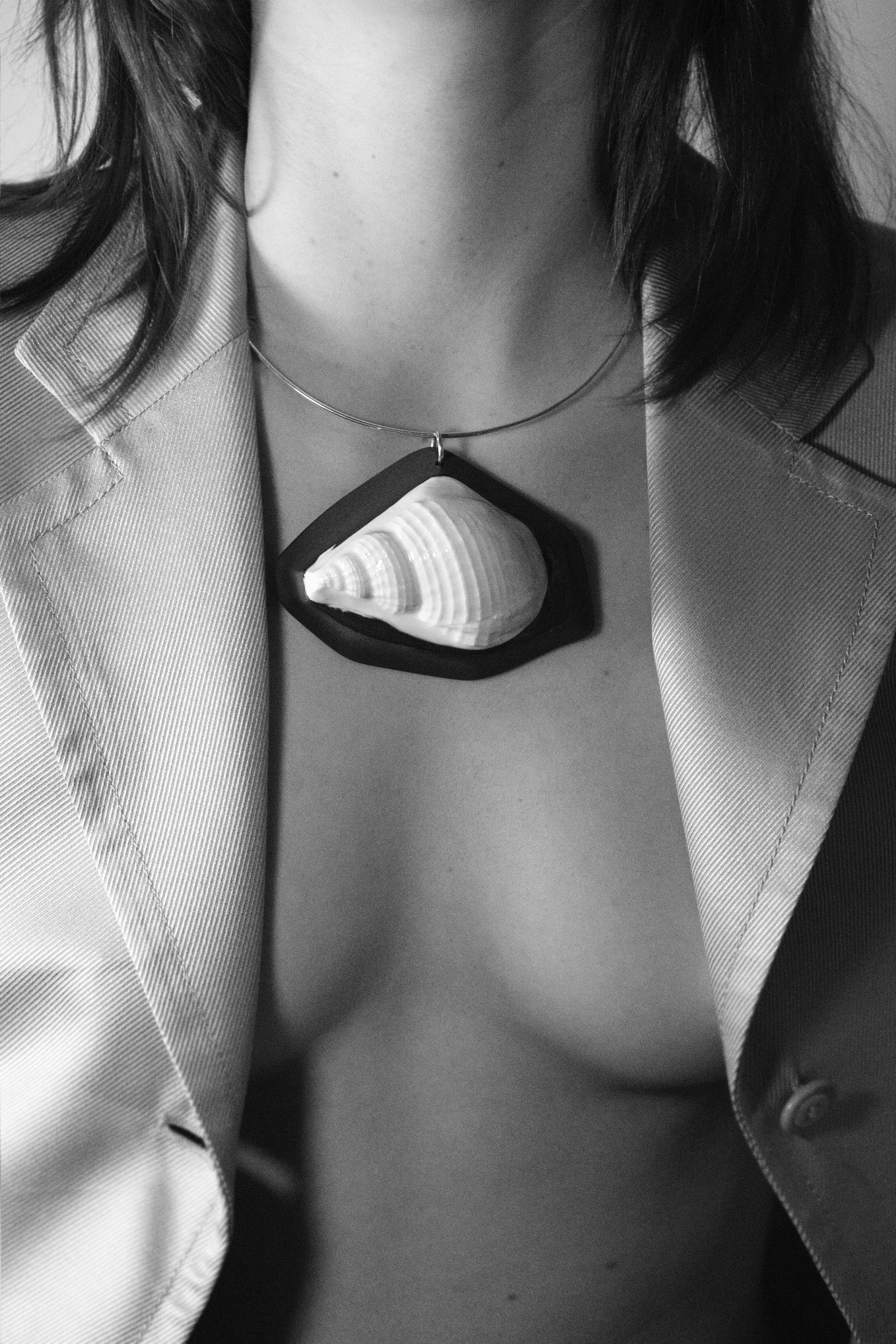 Minaret Porcelain Shell Collar