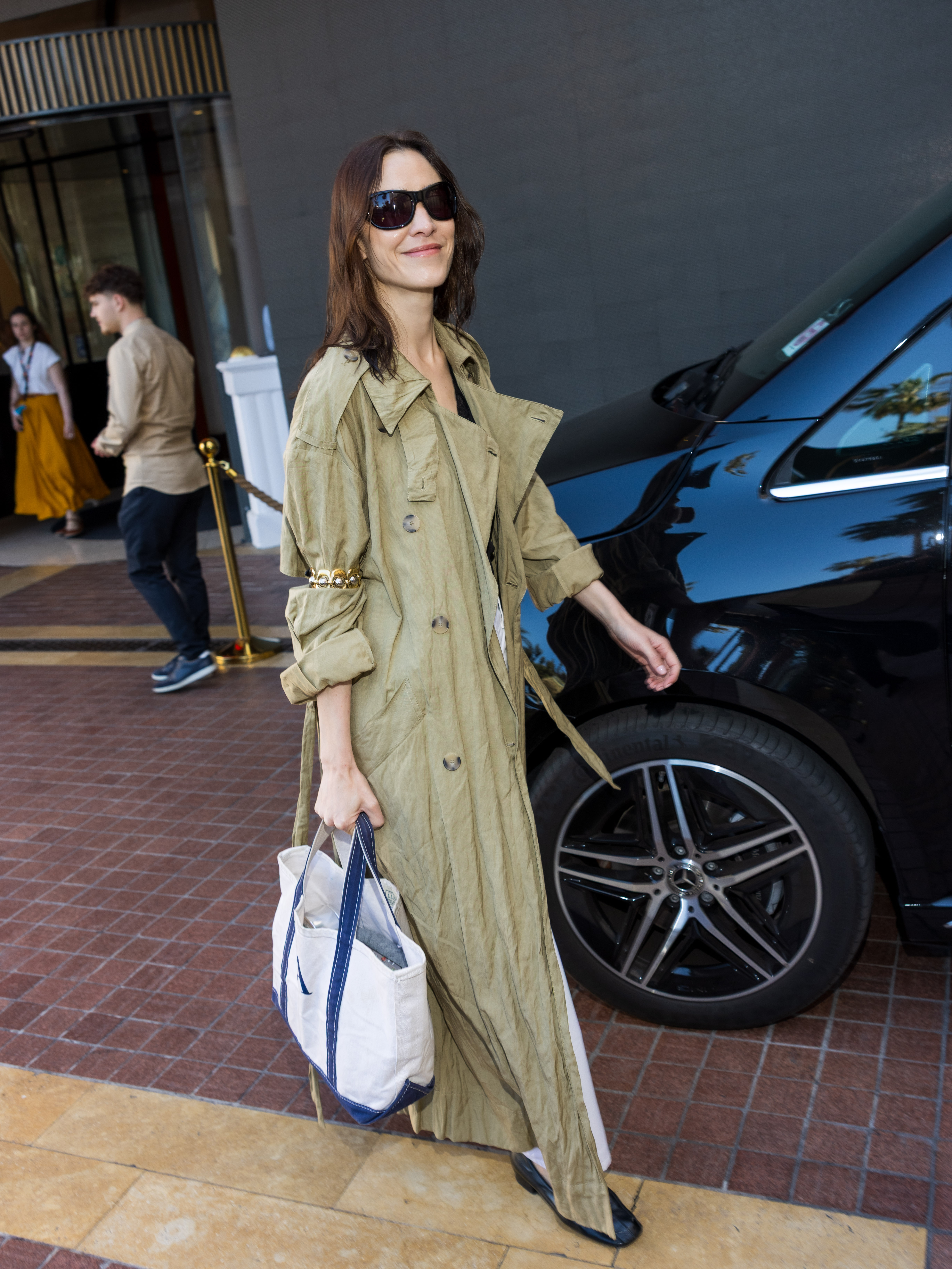 Alexa Chung wears a Mango trench coat.