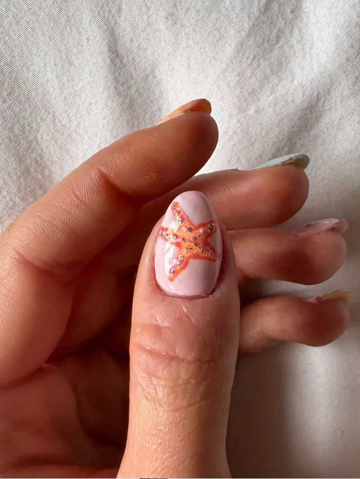 Marine nails trend