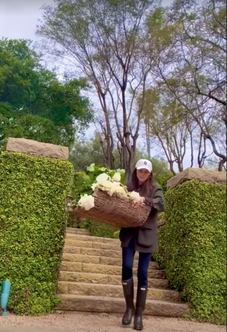 Meghan Markle wears skinny jeans with Hunter boots