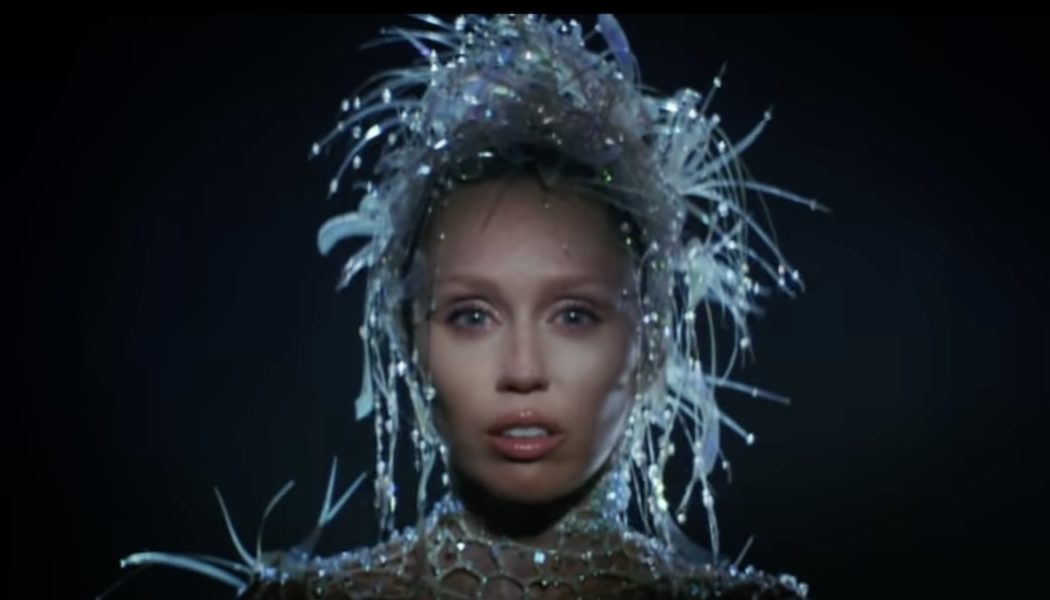 Miley Cyrus Chose to Leave Her Voice Damaged. Something Beautiful Helps Explain Why