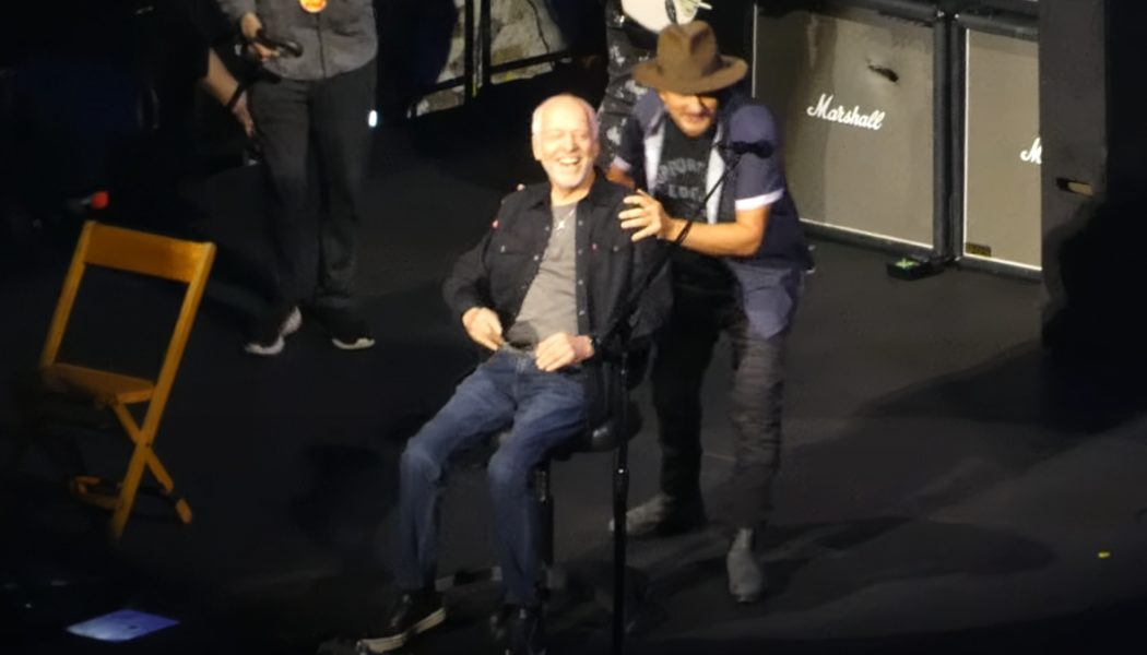 Pearl Jam bring out Peter Frampton to perform "Black" in Nashville