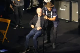 Pearl Jam bring out Peter Frampton to perform "Black" in Nashville