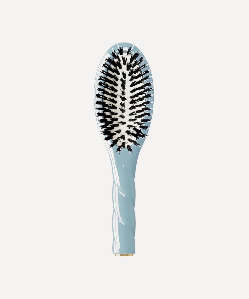 N.02 the Essential All Purpose Petite Brush