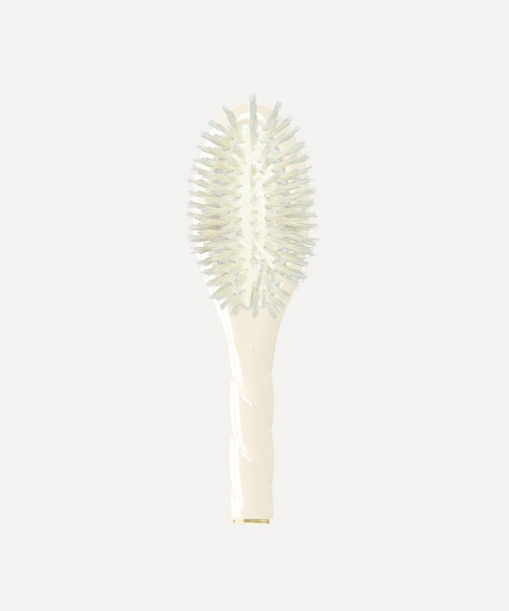 N.06 the Baby Hair Brush