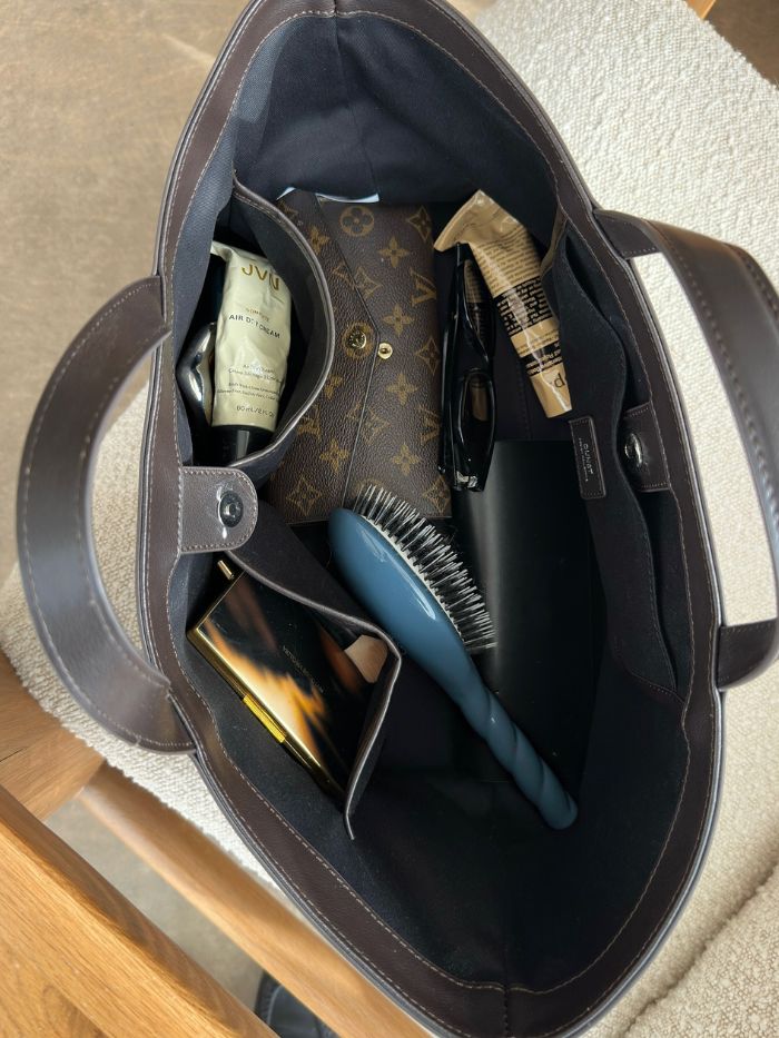 La Bonne Brosse hairbrush in a handbag