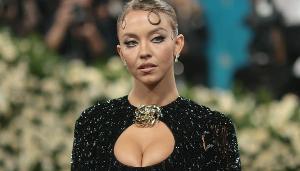 Sydney Sweeney Teases Just How "Unhinged" 'Euphoria' Season 3 Will Be