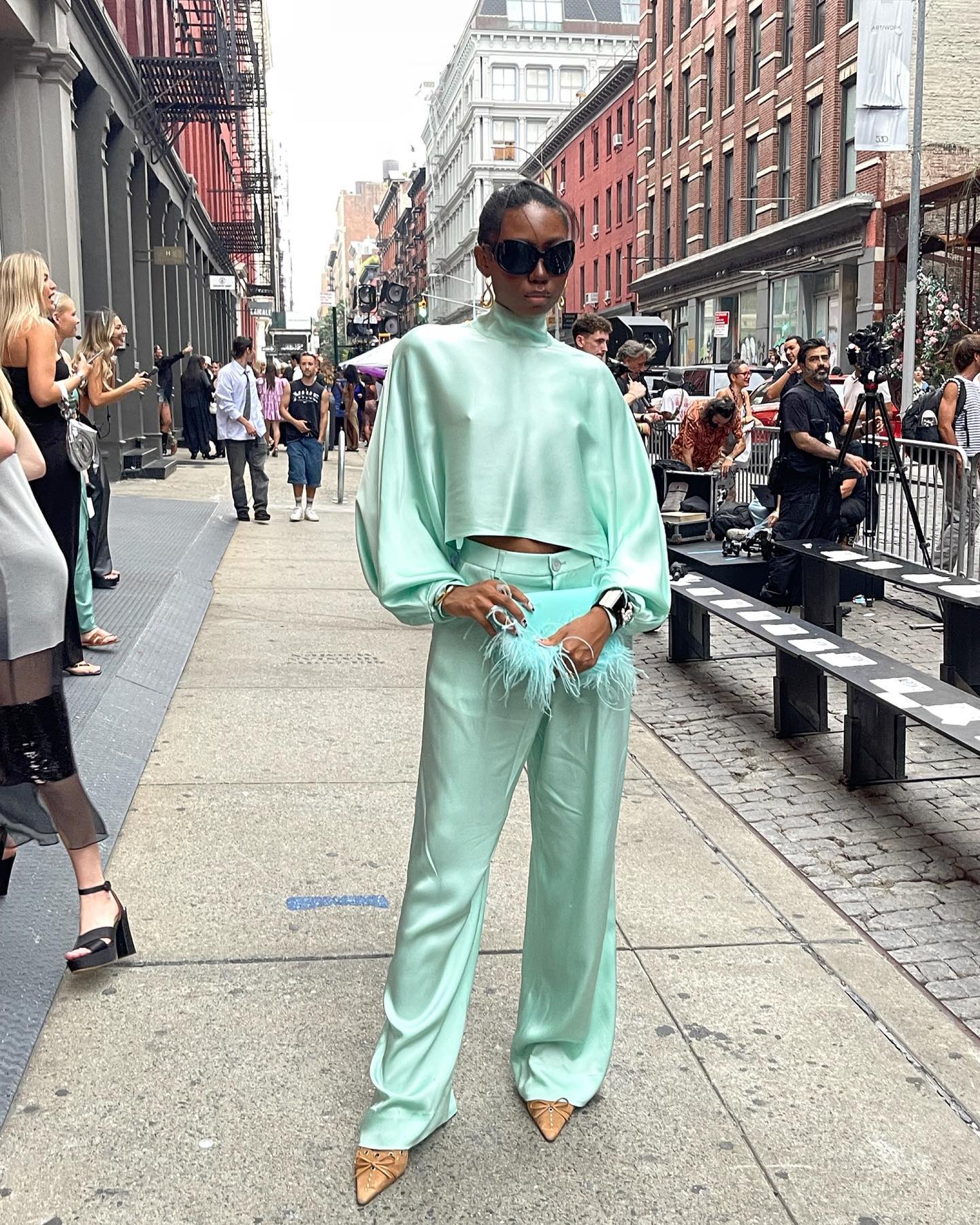 Influencer wears corset detail heels