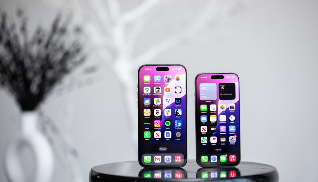 Trump threatens Apple with a 25 percent iPhone tariff