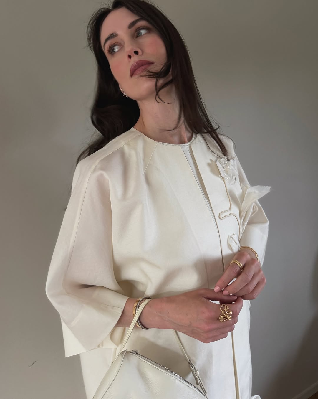 @annabelrosendahl wears statement rings with a white jacket and bag