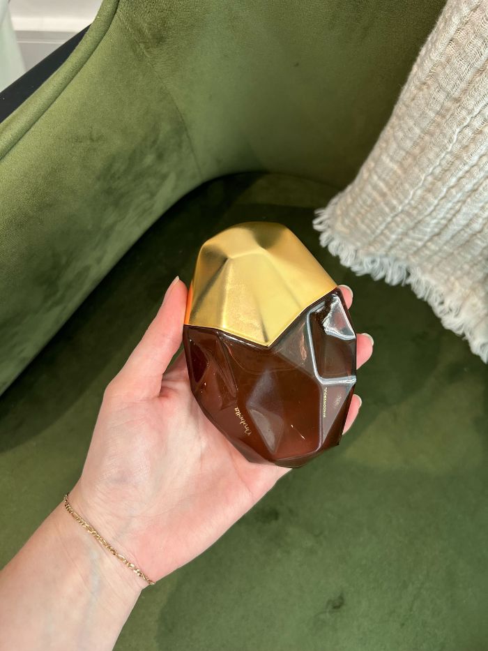 Junior beauty editor Grace Lindsay testing Orebella perfumes