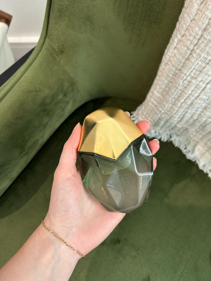 Junior beauty editor Grace Lindsay testing Orebella perfumes