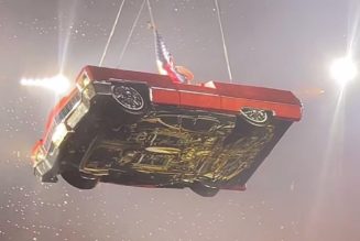 Beyoncé's Flying Car Suffers Technical Malfunction at Houston Concert