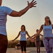 Das große „Om“ als Lifestyle: Wirkt Yoga wirklich?