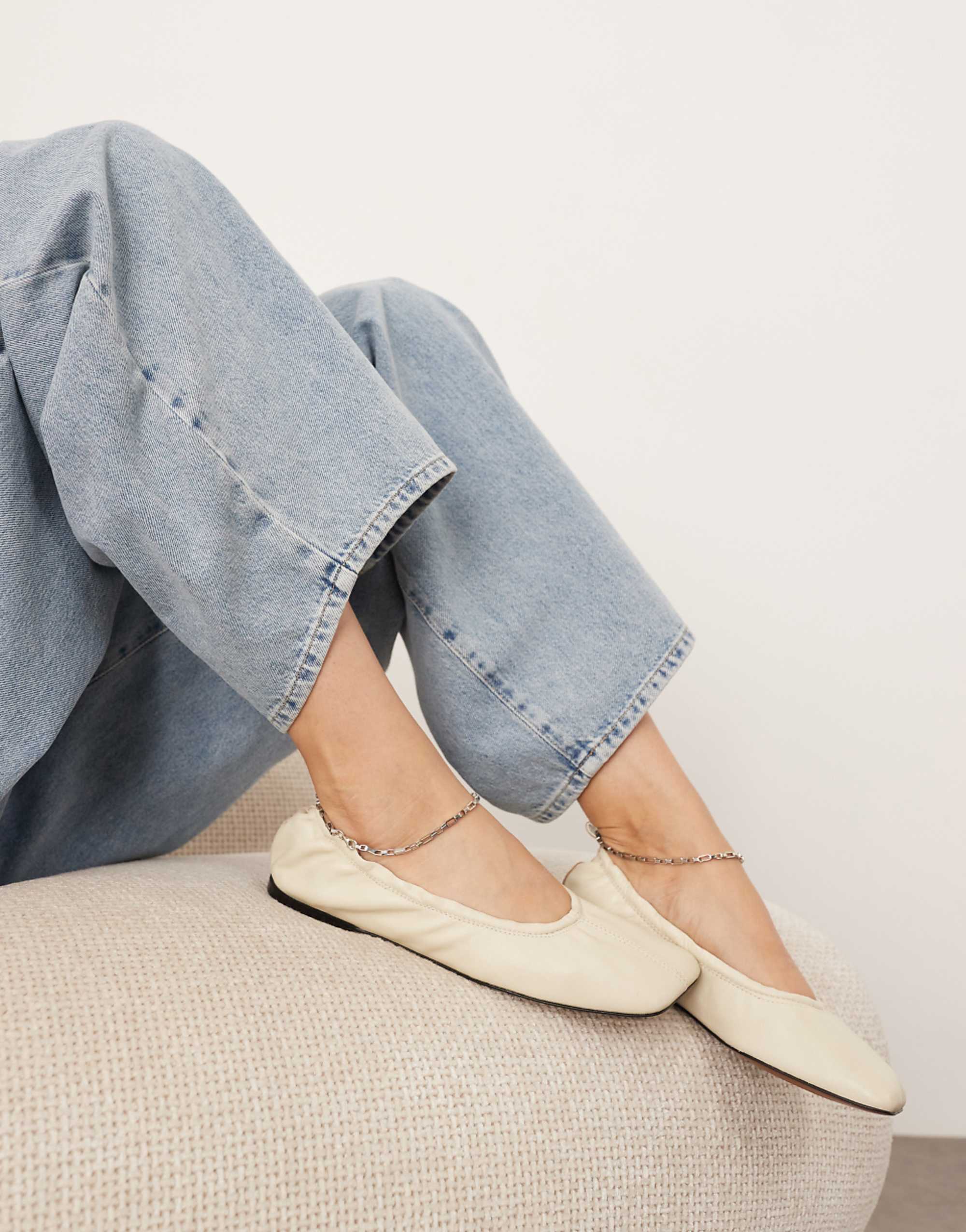 Arrange Edie Premium Leather Ballet Flats With Chain in Off-White