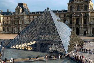 Louvre Temporarily Closes as Staff Protest Against Overtourism