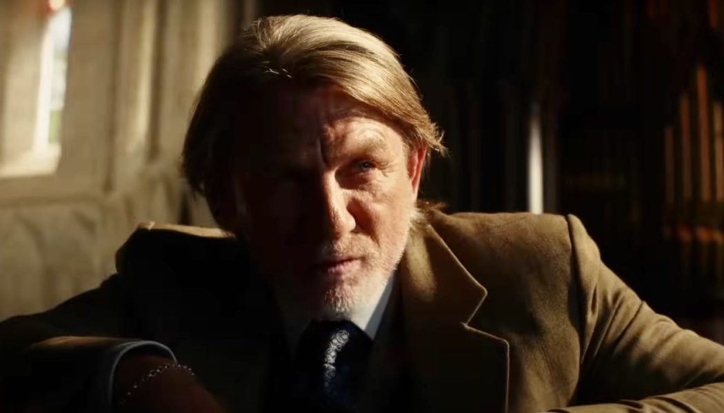 Netflix Reveals First Look at Wake Up Dead Man: A Knives Out Mystery