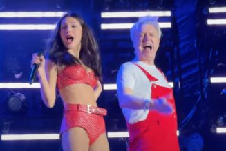 Olivia Rodrigo and David Byrne Perform "Burning Down the House" at Governors Ball