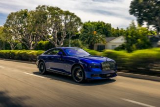 Rolls-Royce May Have Built Its First Sports Car With the Black Badge Spectre