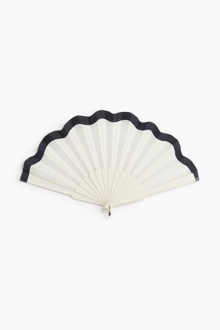 Scalloped-Edge Fan
