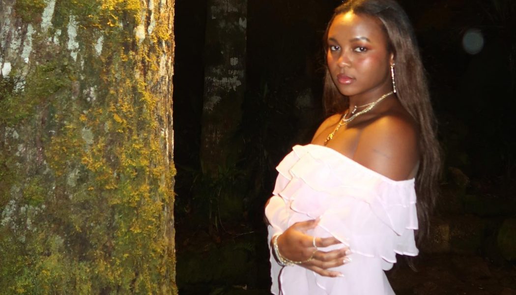 Say Hello to "Toasty Glam," the Hottest (Had to) Makeup Trend of Summer 2025