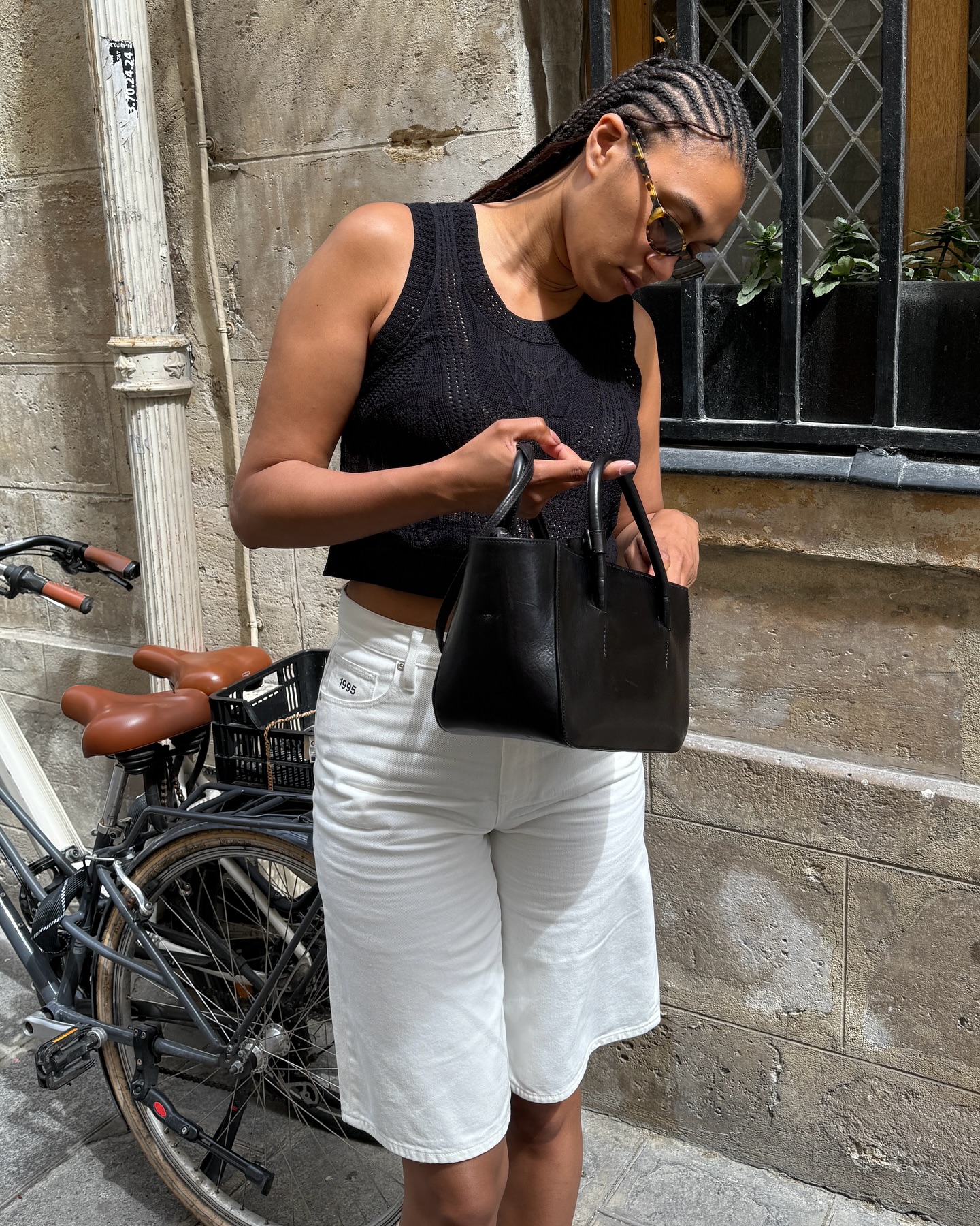 French summer 2025 fashion trends: @lenafarl wears long shorts