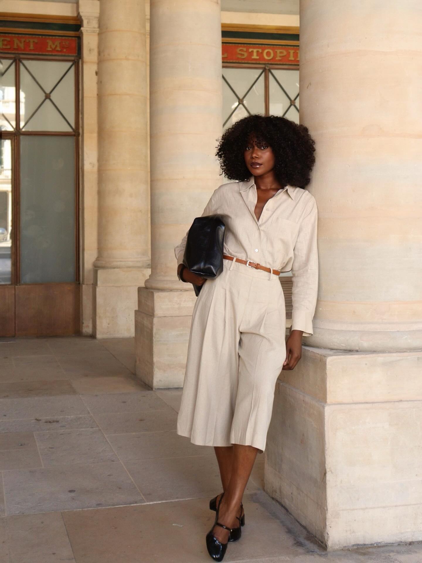 French summer 2025 fashion trends: @andi_mun wears a linen co-ord