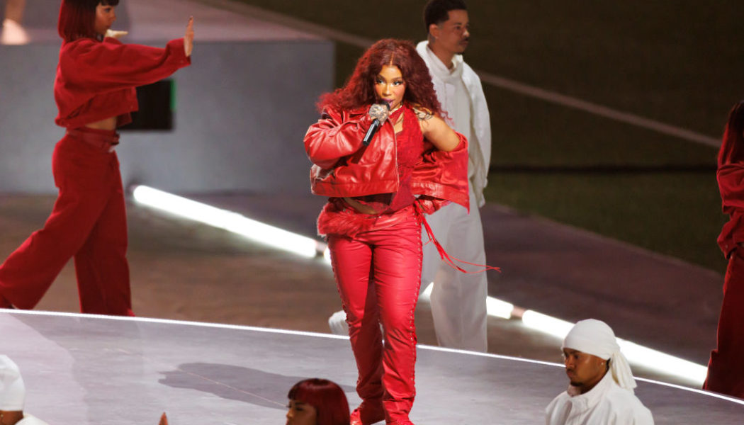 SZA Walks Out Of Fan Meet-And-Greet After Being Hit By Thrown Object