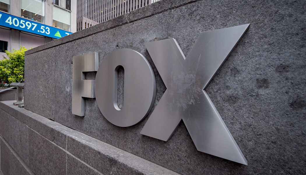 Tucker Carlson & Steven Bannon Bash Fox News, Calls It A "Propaganda" Network