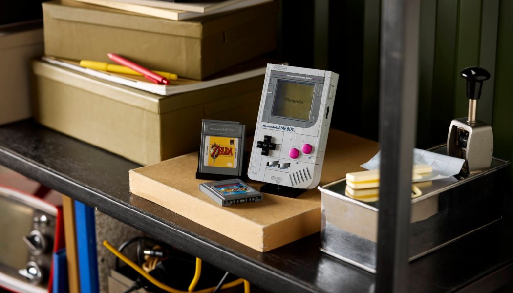 Here is Lego’s official Nintendo Game Boy — with lenticular display