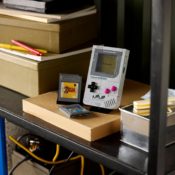 Here is Lego’s official Nintendo Game Boy — with lenticular display