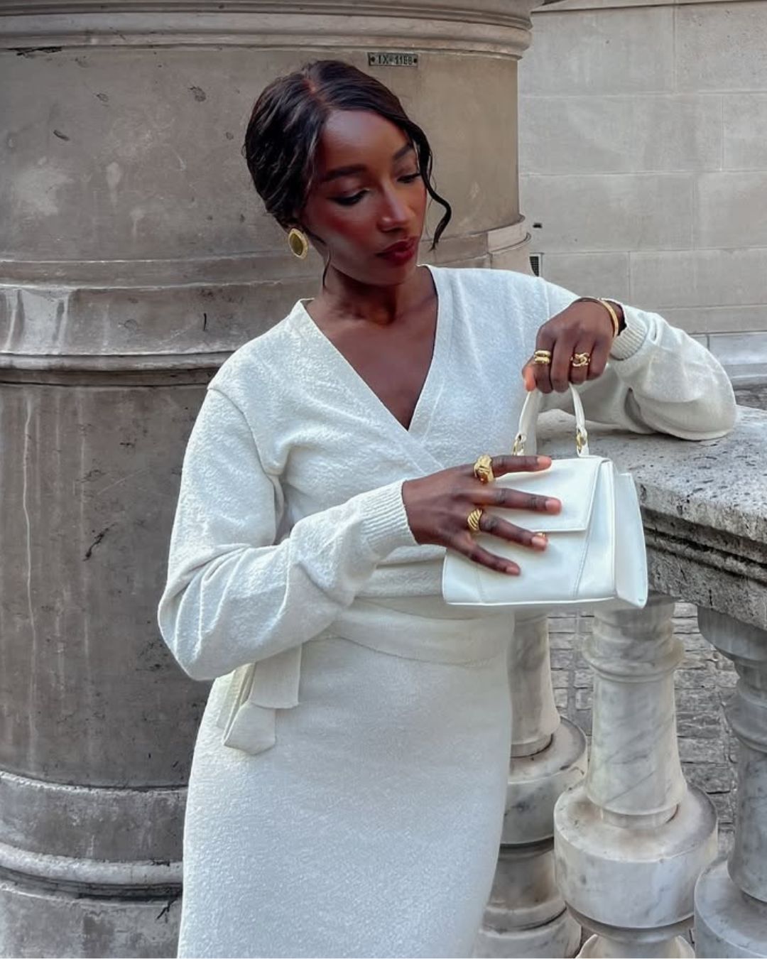 @aidabadji_ shows how to style face-framing waves with a bun