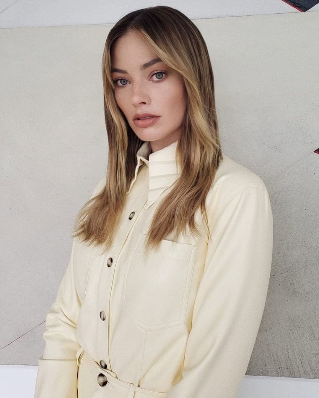 @brycescarlett styles face-framing waves on Margot Robbie