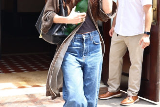 Low-Rise Jeans and Ballet Flats Look Dated Compared to This Trending Jeans-and-Sneaker Combo