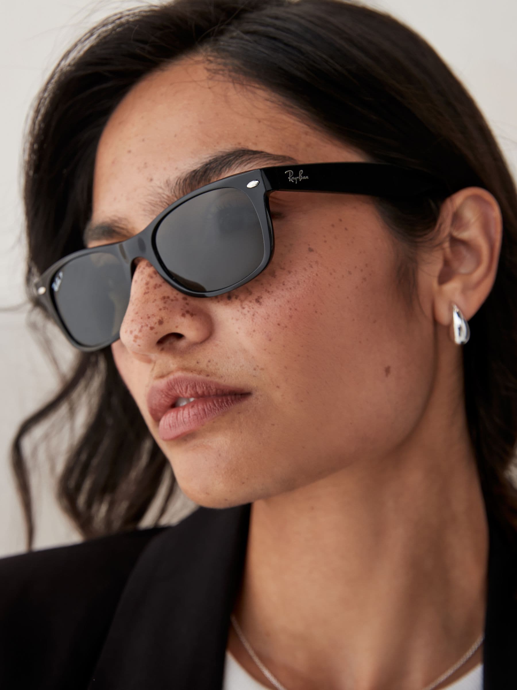 Ray-Ban New Wayfarer Polarised Lens Sunglasses