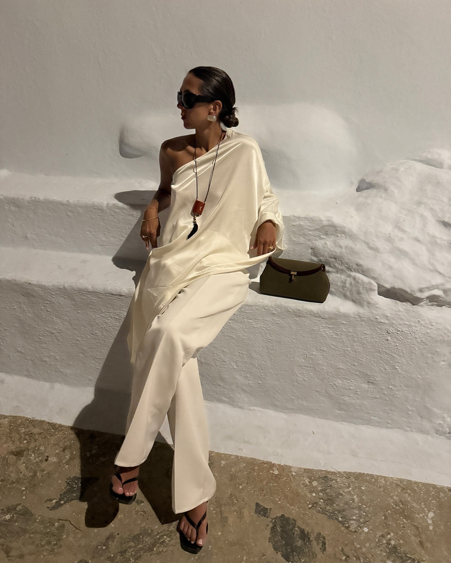 Hannah MW wears an all-white summer outfit.