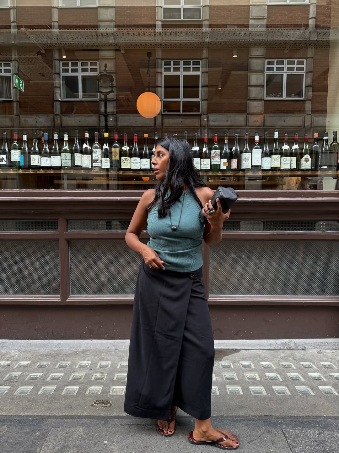 @monikh wears burgundy sandals