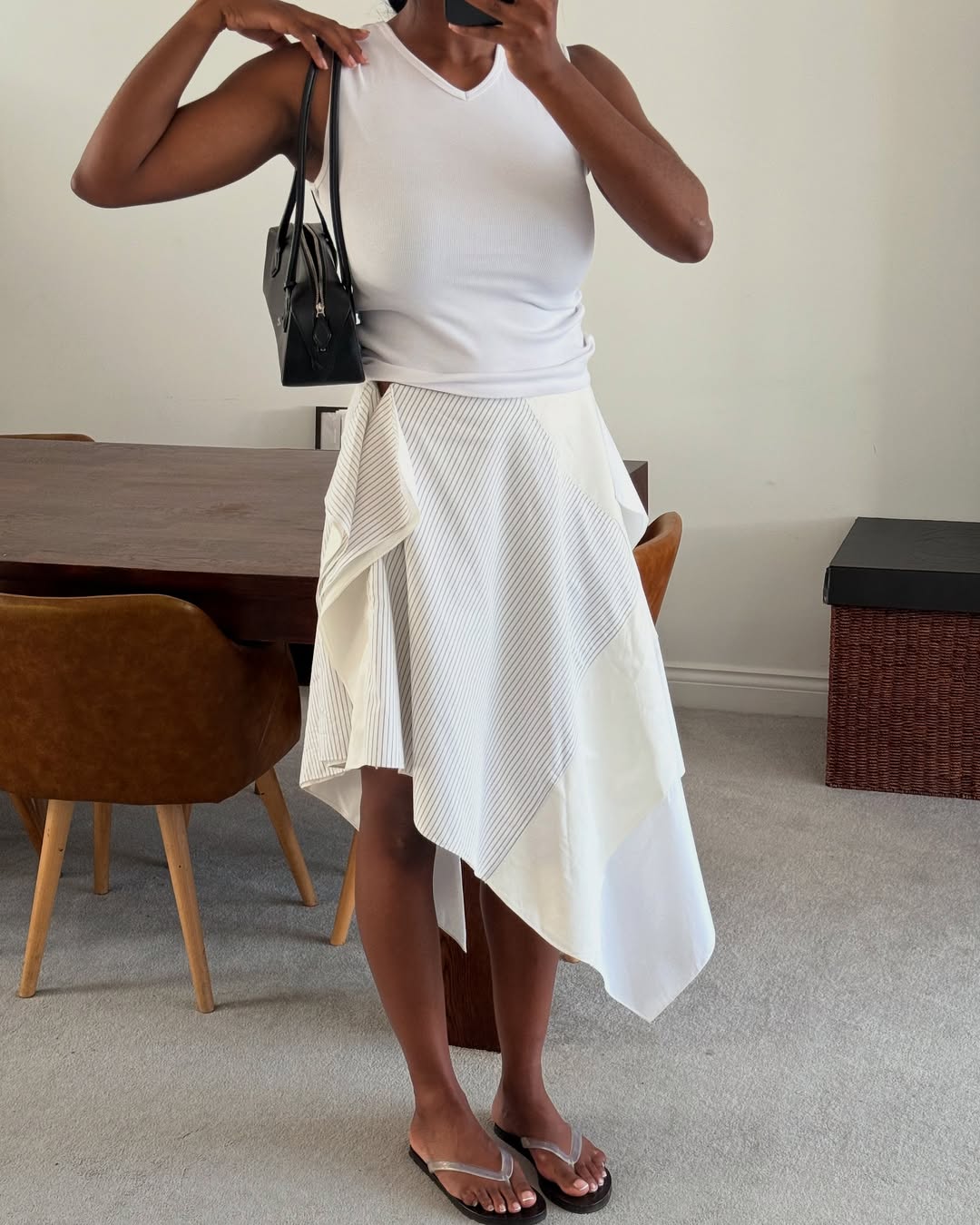 @nlmarilyn wears clear sandals