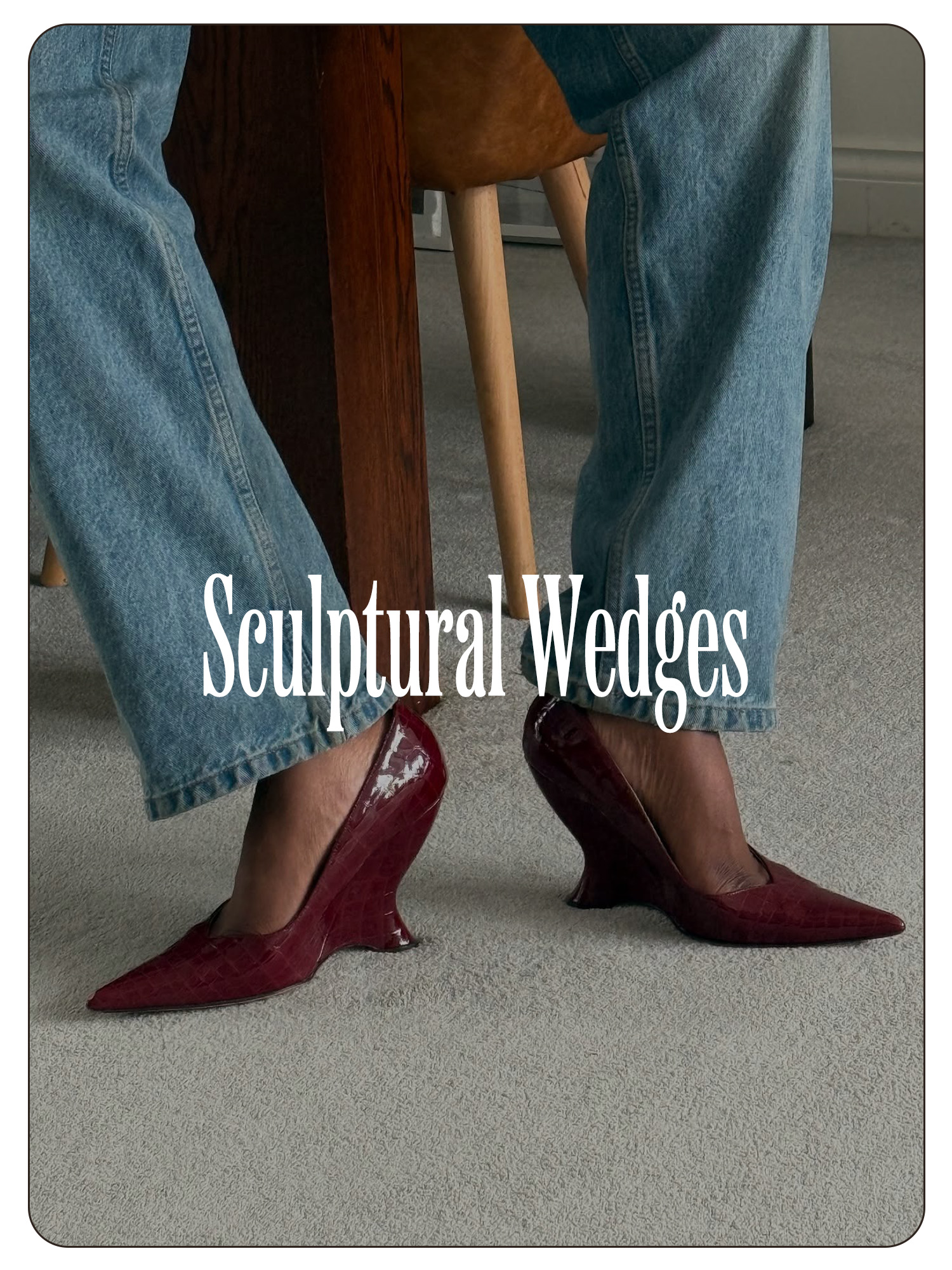 A photo of @nlmarilyn wearing jeans and Bottega Veneta sculptural wedges.