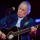 Paul Simon Performs "Kodachrome" After Fan Offers Him $20