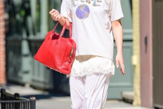 Put Down the Black Flip-Flops—These Are the Simple Flat Sandals Celebs Are Wearing With Summer's #1 Skirt Trend