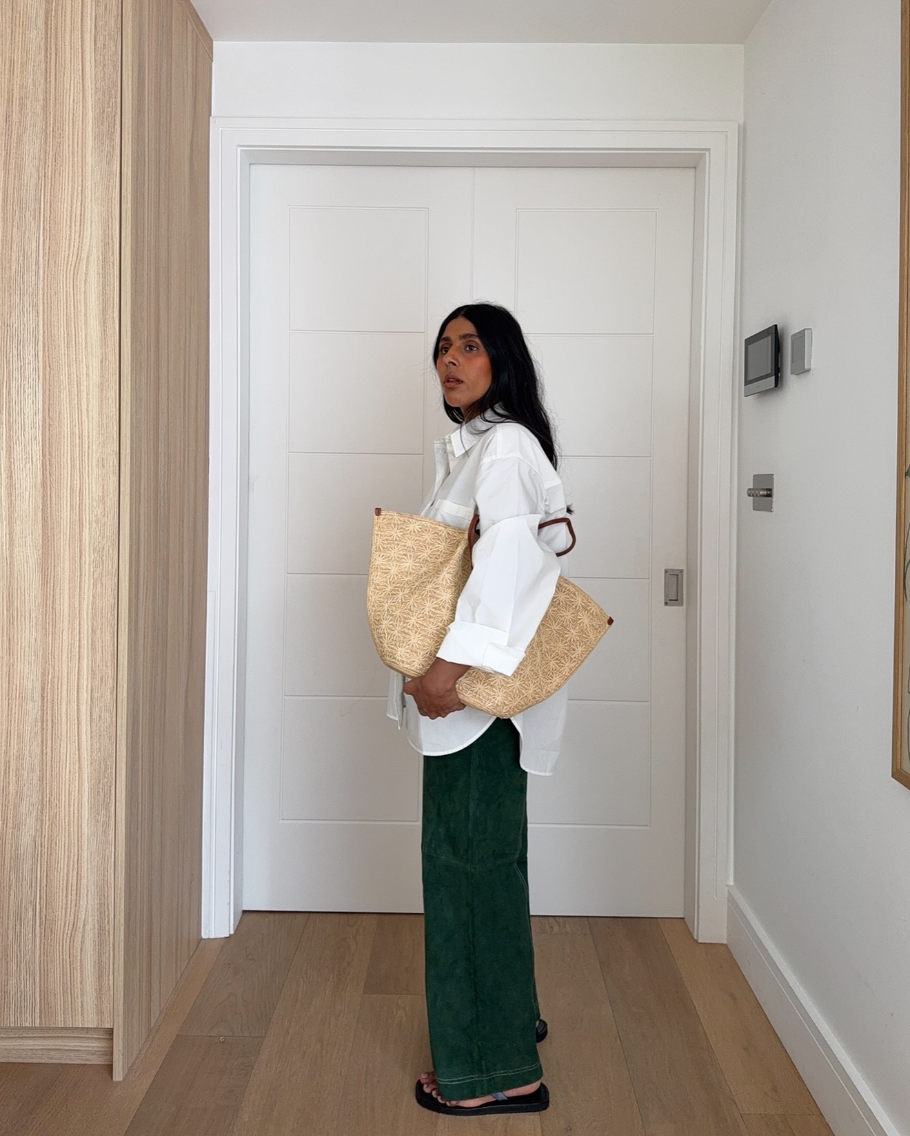 @monikh wears a white shirt with green trousers