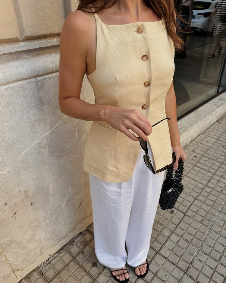 @kimturkington_ wears a yellow waistcoat with white trousers