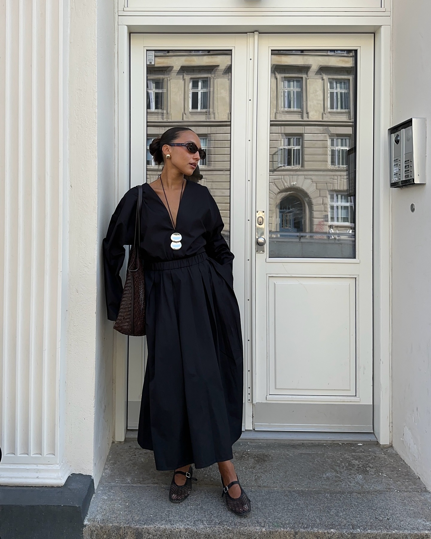 Ingrid Fagerli Edvinsen wears an all-black summer outfit.