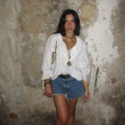 This Is the Pretty Shirt Trend Cool Fashion People Are Wearing With Denim Shorts in Italy