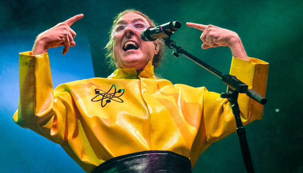 "Weird Al" Yankovic Is "Bigger & Weirder" & Greater Than Ever at Madison Square Garden Concert: Review + Photos