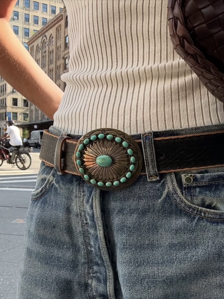 brooke puth in a belt