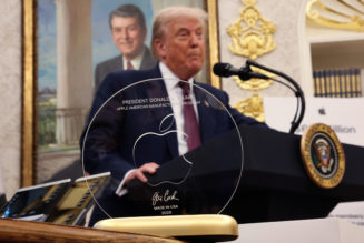 Apple made a 24k gold and glass statue for Donald Trump